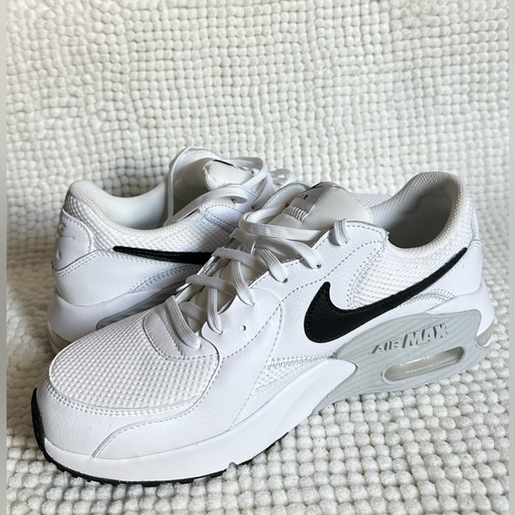 NEW. Women’s Nike Air Max Excee White Sneakers Size 10 - Picture 7 of 14